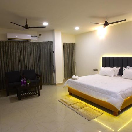 Hotel Tamilnadu, Kancheepuram Buitenkant foto