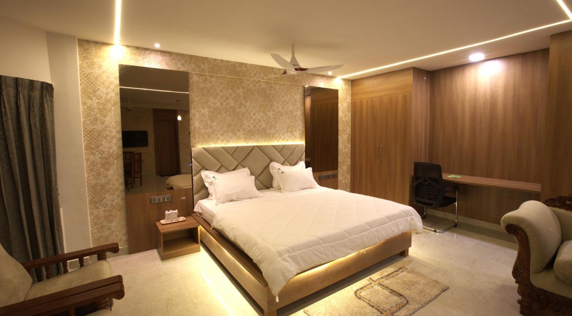 Hotel Tamilnadu, Kancheepuram Buitenkant foto