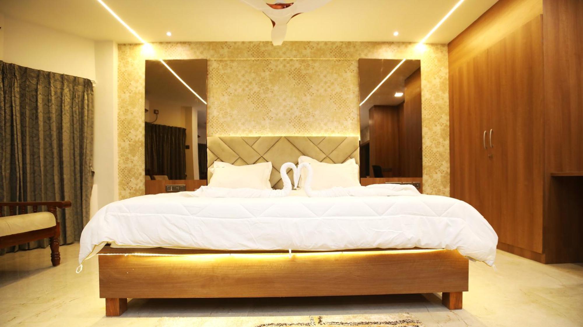 Hotel Tamilnadu, Kancheepuram Buitenkant foto